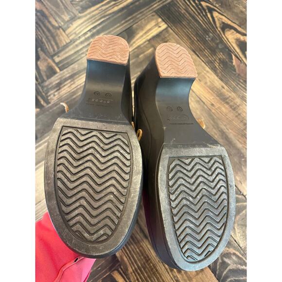 Crocs Sarah Clog Mule Dual Comfort Expresso Rubber Suede Women 10 Neutral Hobbit - Picture 11 of 13